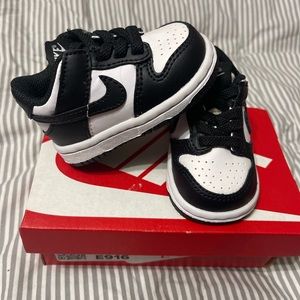 Panda’s dunks size 2 baby/toddler excellent condition only wore once for pics